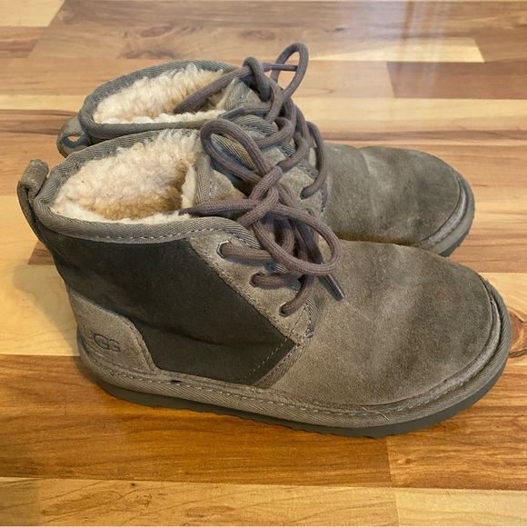 UGG Kids Gray Neumel Boot | 1 - Picture 5 of 10